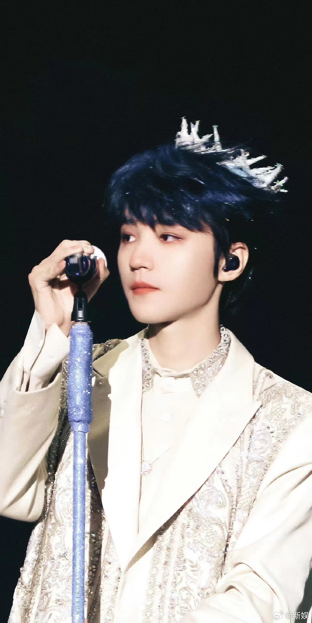 又开始想念舞台凯了…|王俊凯|演唱会|TFBOYS|野孩子+749局+刺猬|边界_新浪新闻