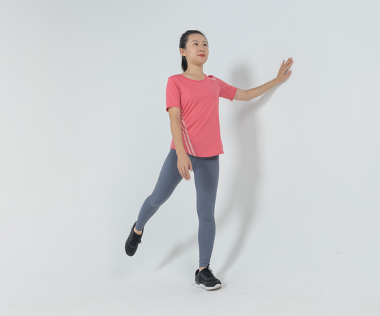 侧向摆腿小腿后侧拉伸抱膝行走提踵行走第二步是肌肉动态拉伸.