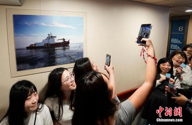 中新网记者 侯宇 摄图为受邀媒体拍摄船内