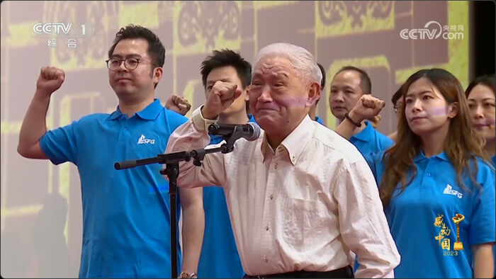 2018年，83岁的牛犇光荣加入中国共产党。来源：视频截图