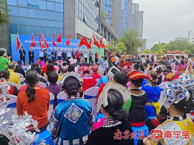 居民体验剪纸,做绣球,了解民族传统文化|南宁市_新浪财经_新浪网