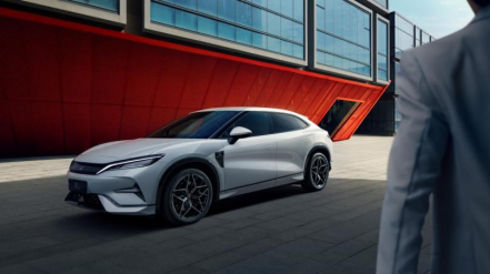 “最美猎装SUV”VS“高仿超跑”，宋L与SU7你选谁？