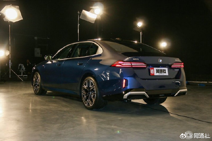 宝马5系530lixdrive版车型正式上市