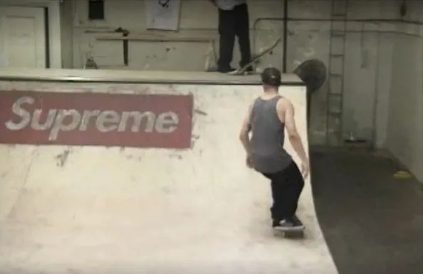 火到快过气的supreme想来中国续命