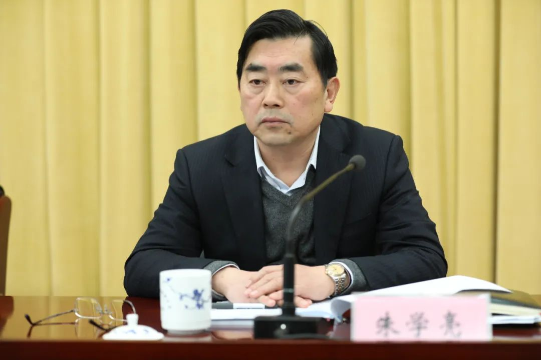 据安徽省纪委监委4月10日消息:安徽省委政法委原一级巡视员朱学亮涉嫌