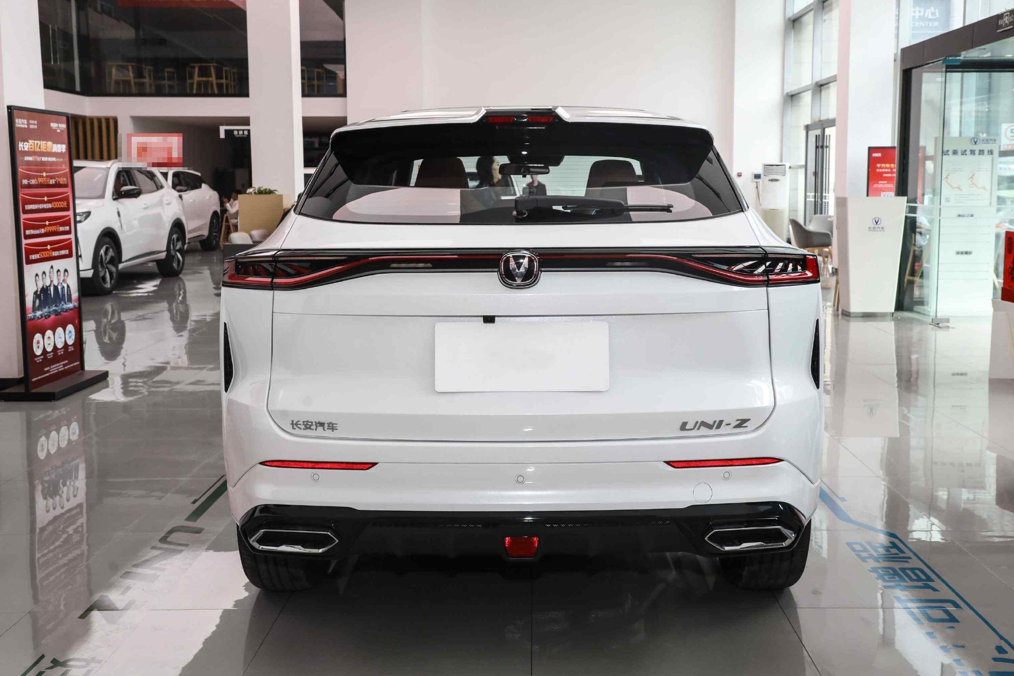可油可电可插混可增程 长安uni-z到店实拍分享到微信朋友圈-新浪汽车
