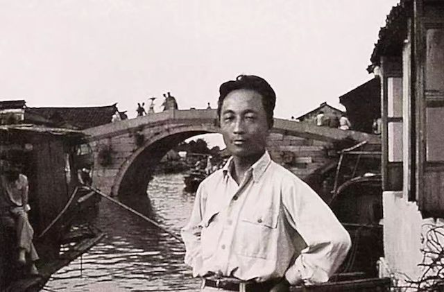 张仃1954年夏摄于绍兴