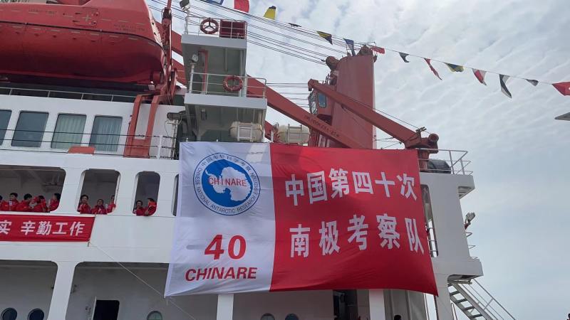 4月10日，“雪龙”号极地考察破冰船停靠山东青岛。新京报记者 张建林 摄