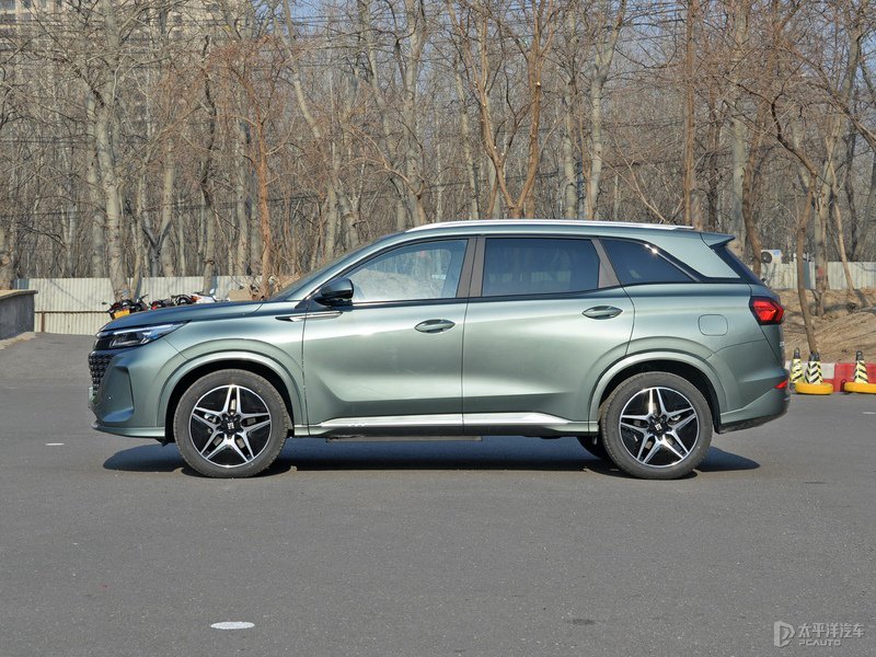 98万元起 蓝电e5荣耀版正式上市 降价增配-新浪汽车