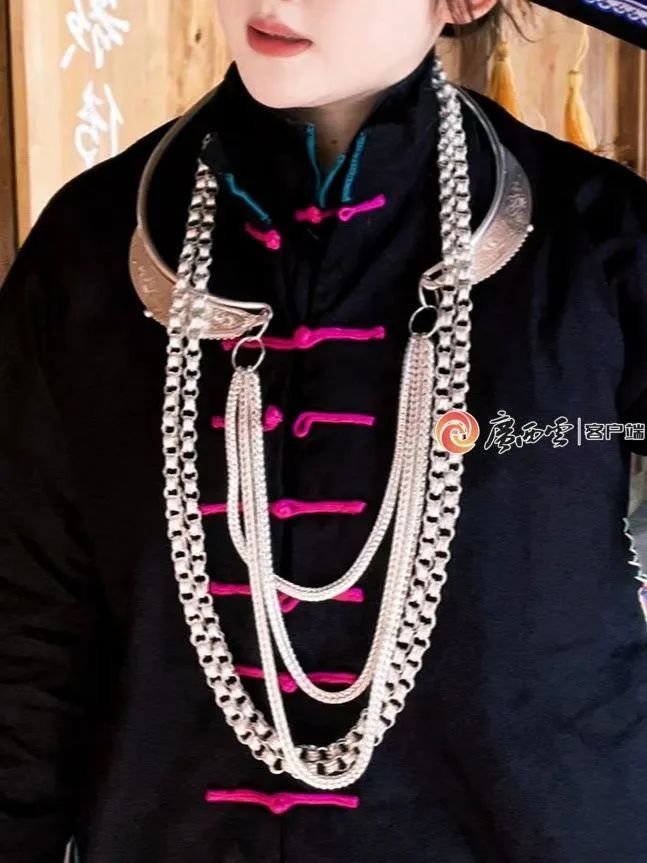 那坡县壮族佩戴的银饰.广西民族大学 覃文秋供图