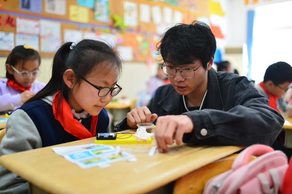 青岛:多彩科技节 放飞科技梦想|科技节_新浪财经_新浪网