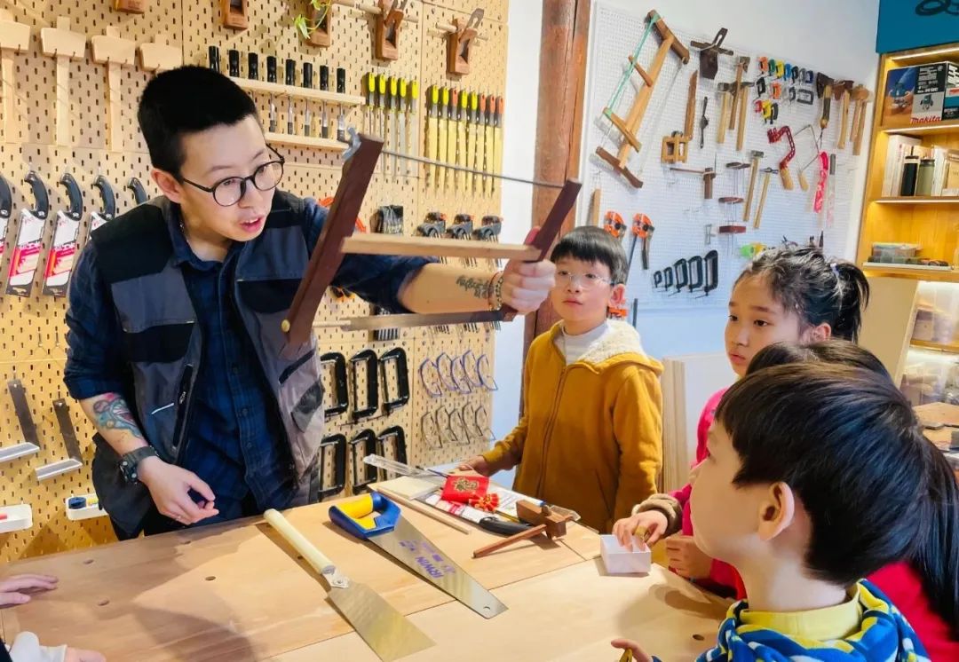 木工手作的快乐孩子们可以沉浸式体验西厢房是孩子们的木工教室用3