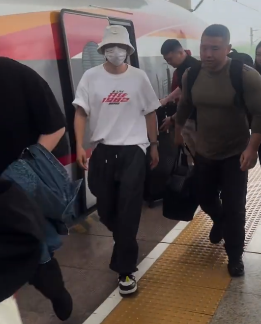 知名男星抵达江西!|张杰_新浪财经_新浪网