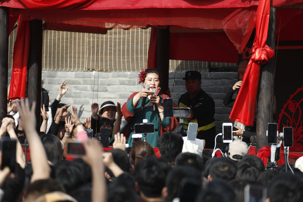 全国多地新设相亲角,官方出面牵线搭桥|苏州市_新浪财经_新浪网