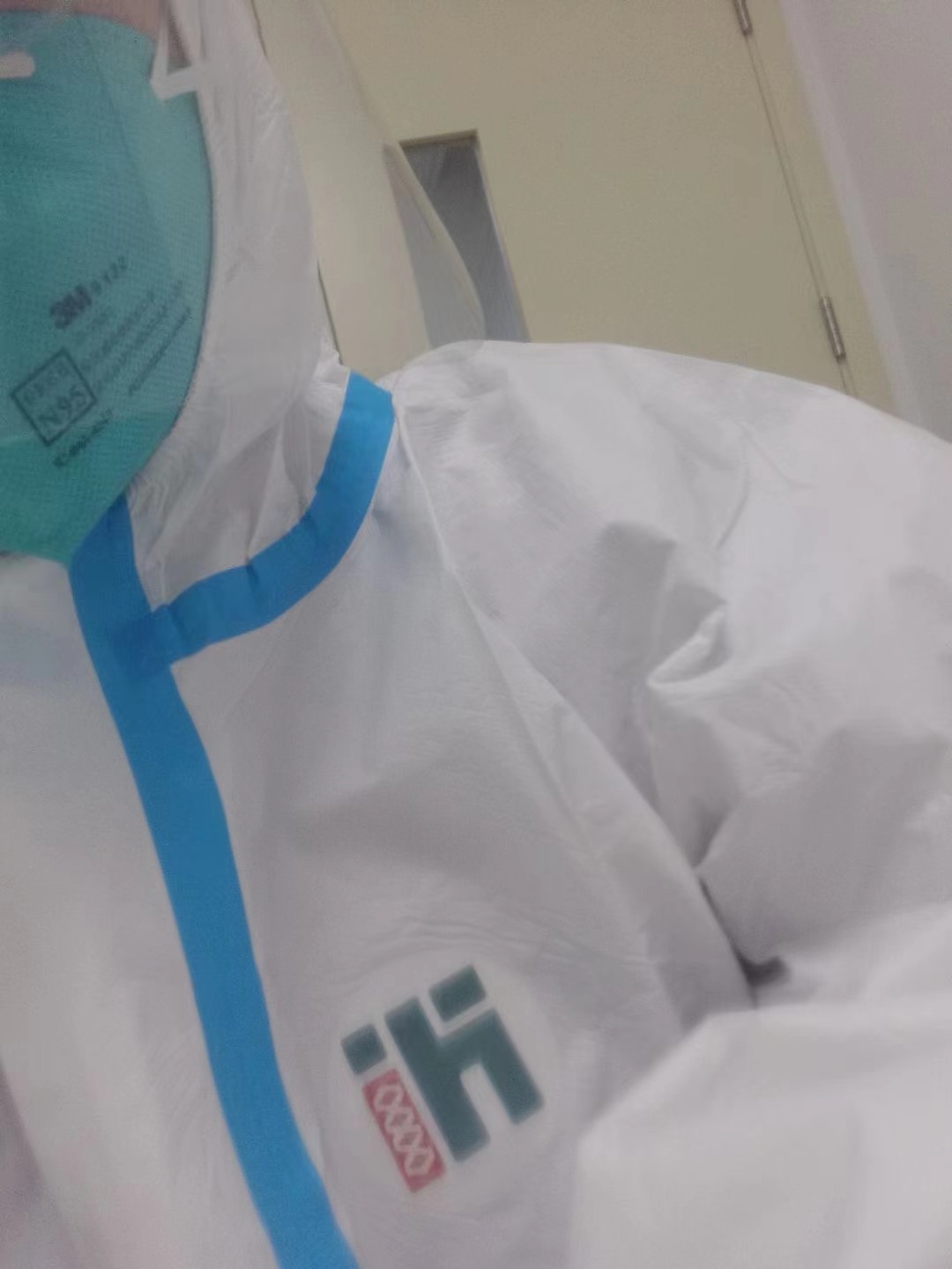 要不咱们小酌一杯？特朗普为了查尔斯三世取消威士忌关税