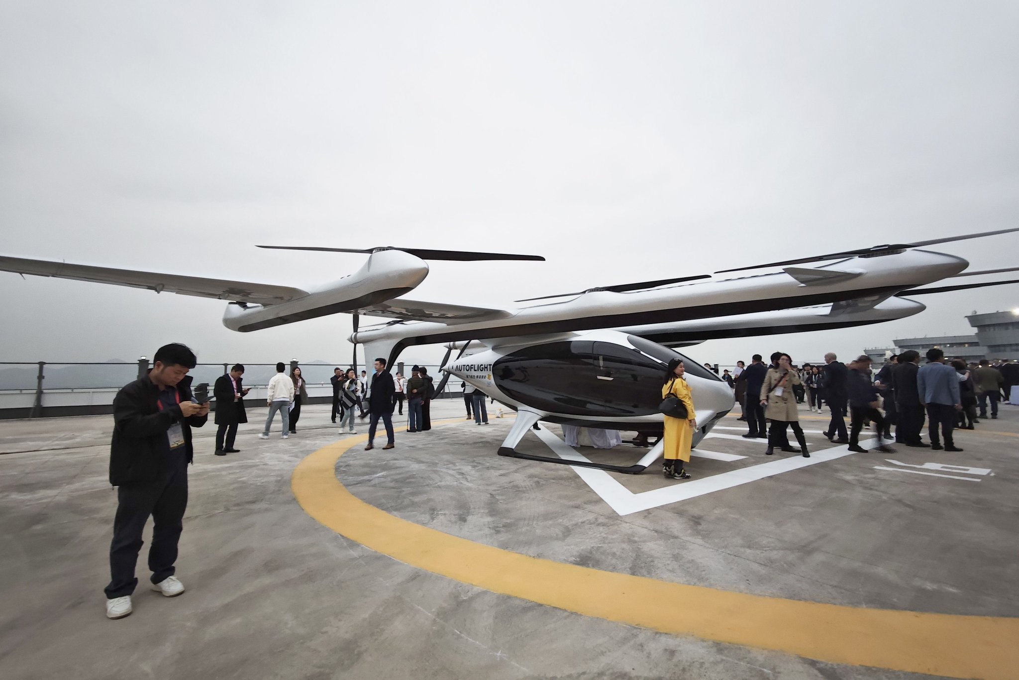 图为2月27日首次公开演示飞行的“盛世龙”eVTOL。科技日报记者 罗云鹏 摄