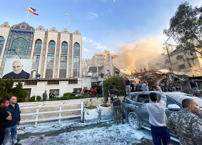 4月1日，位于叙利亚首都大马士革的伊朗驻叙大使馆领事部门建筑遭导弹袭击 图源：外媒