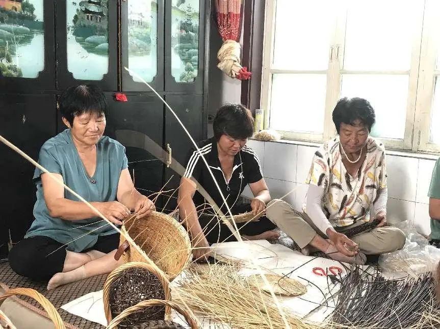 故事守着家看着娃赚着钱的杨氏手工柳编