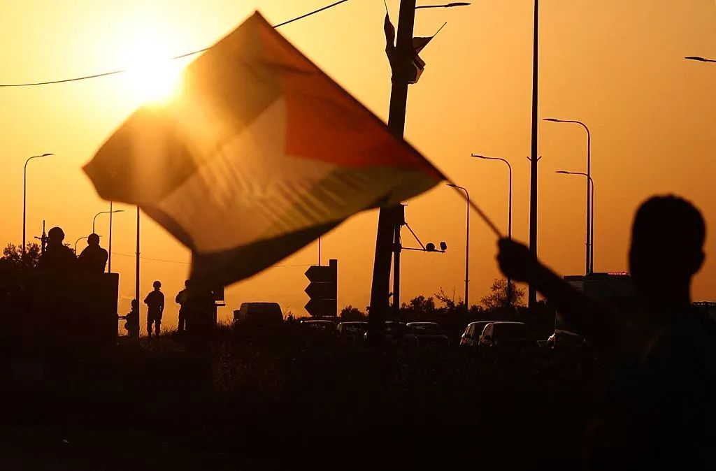 巴勒斯坦国旗 资料图(视觉中国)多年来,以色列将巴勒斯坦建国及国际