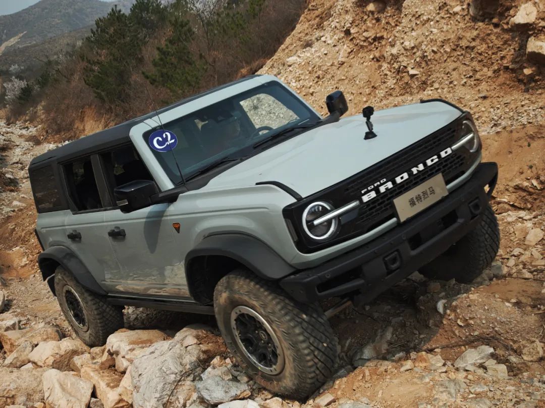 试驾福特烈马:同级唯一可动态开闭防倾杆 氮气减震=无所不能-新浪汽车