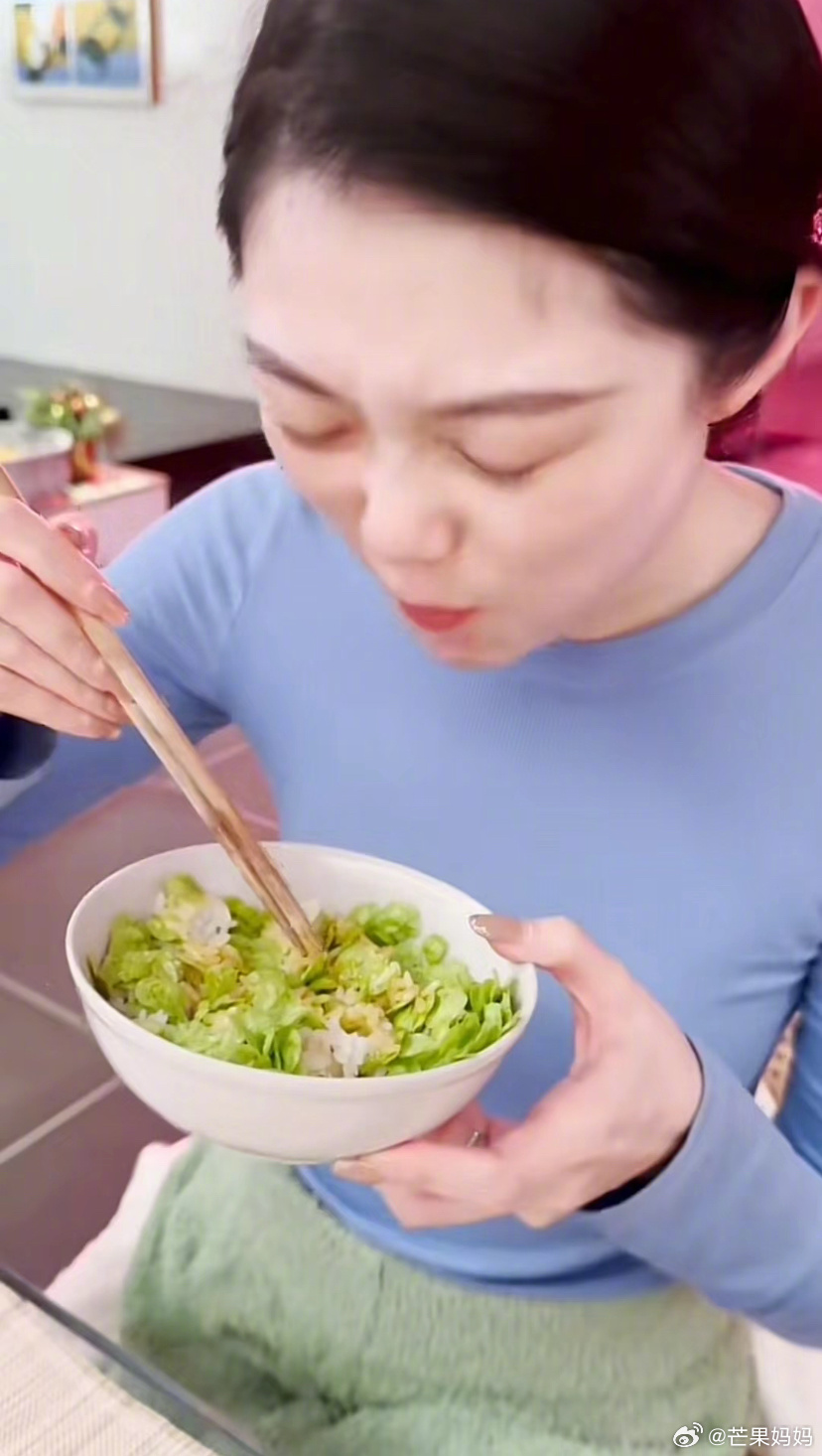 晚学新课件来了,大嘴给晚晚做有菌鸡蛋榆钱拌饭…|鸡蛋|拌饭_新浪新闻