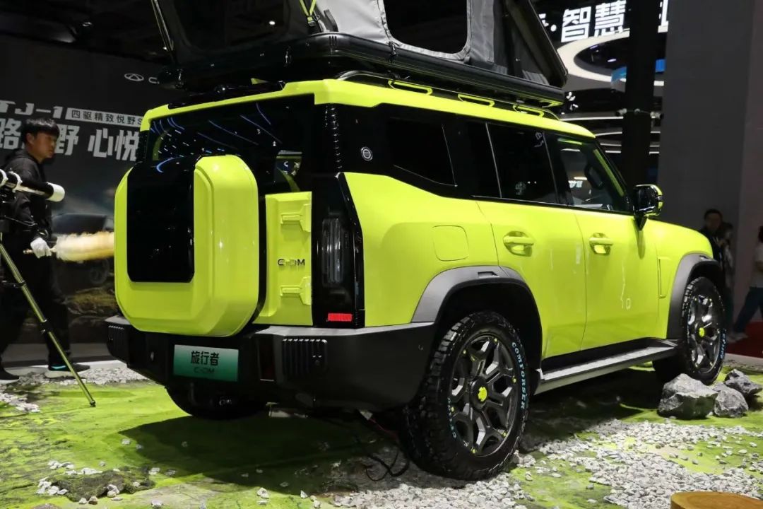 年轻人第一台卫士？这2台国产SUV都不错，90%的人都纠结！