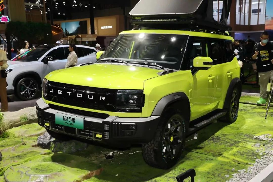 年轻人第一台卫士？这2台国产SUV都不错，90%的人都纠结！