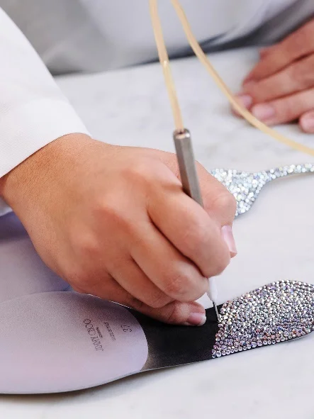 校对:无姜鱼;运营/排版:嘻嘻[1]施华洛世奇转型见效,结束三年亏损