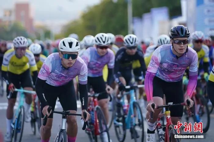 资料图:自行车比赛.中新社记者 刘冉阳 摄