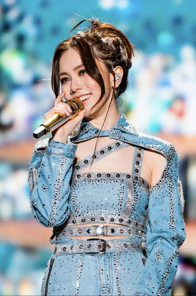 邓紫棋演唱会前突发!2人被抓_新浪财经_新浪网