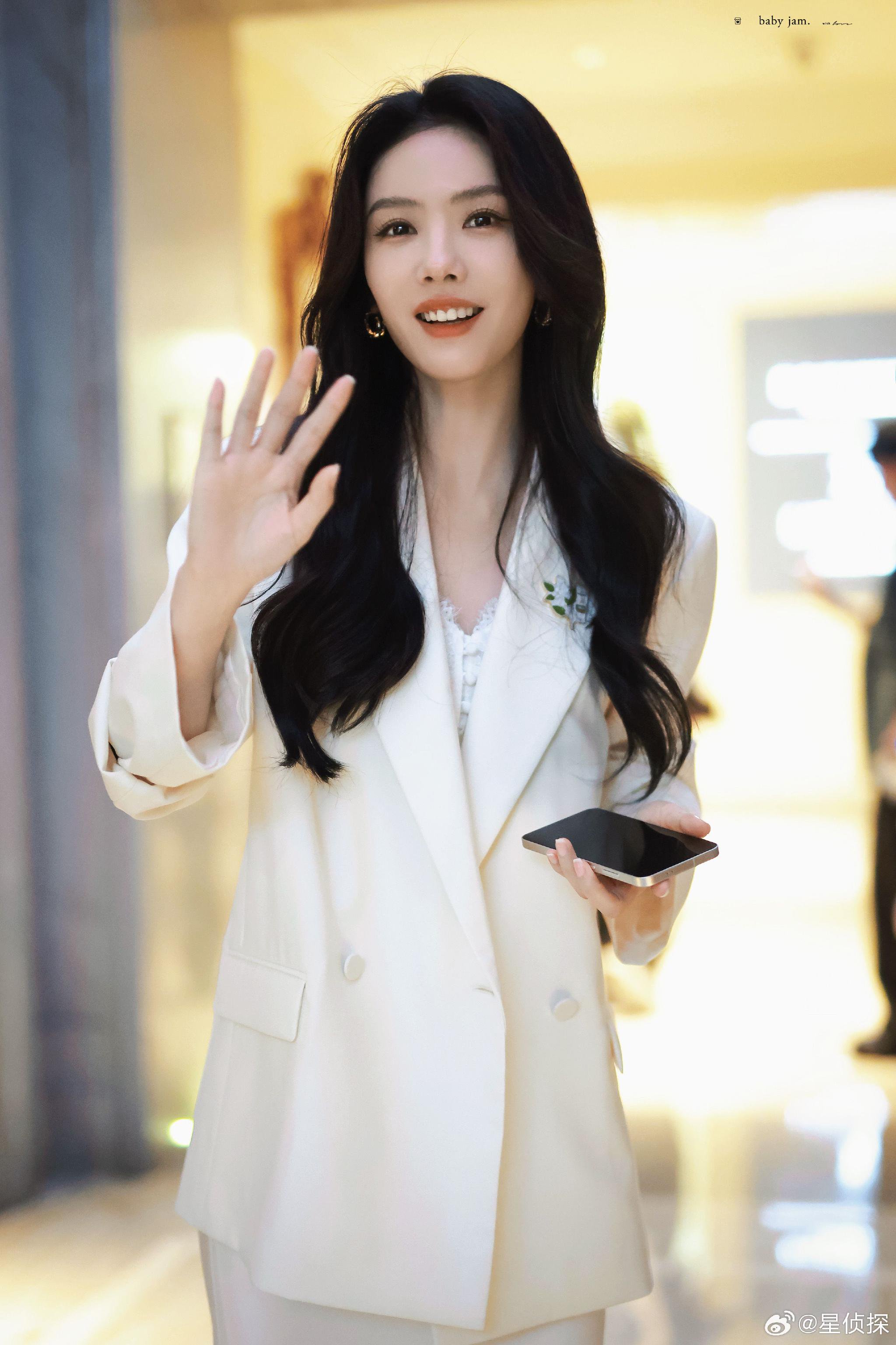 泪眼女王，蔡文静的独特魅力|蔡文静_新浪新闻