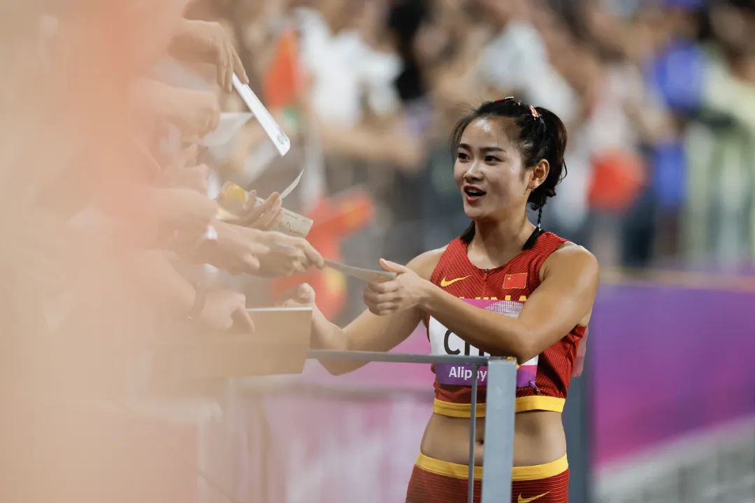 广东名将梁小静创造今年亚洲女子最佳!