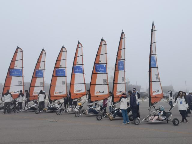 龙潭街道与河北企业携手,辖区居民尝鲜陆地风帆车