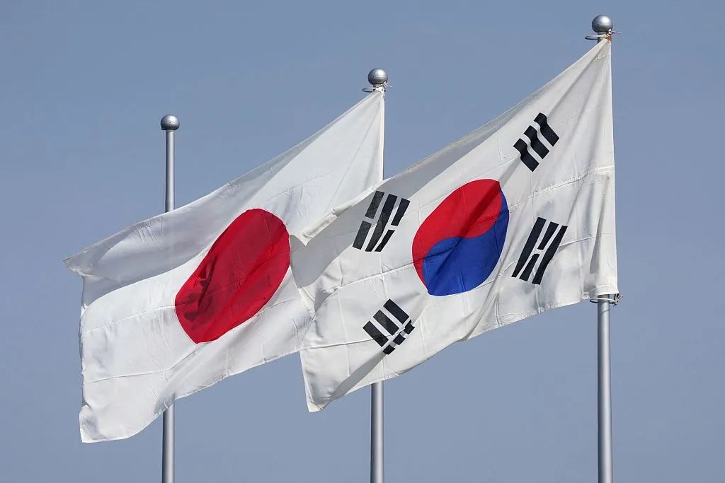 日韩国旗 资料图(视觉中国)报道称,韩国外交部当天以发言人名义发表