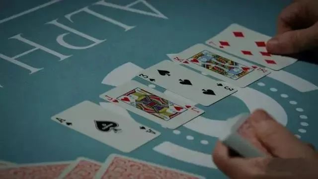 眼里其实早已见怪不怪,事实上,真正能在扑克历史上留下痕迹的那一手牌