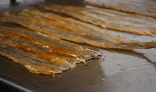 一整片的鳗鱼，不是碎肉哦！