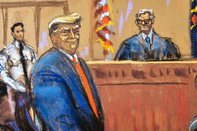 法庭素描显示，当被介绍为被告时，特朗普朝未来可能的陪审员露出了一个“守口如瓶的傻笑” 图源：外媒