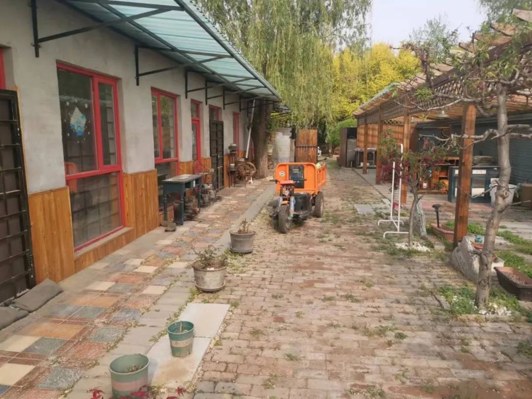 河津营村违法建设据了解,河津营村的违法建设位于村委会东南侧,五村的