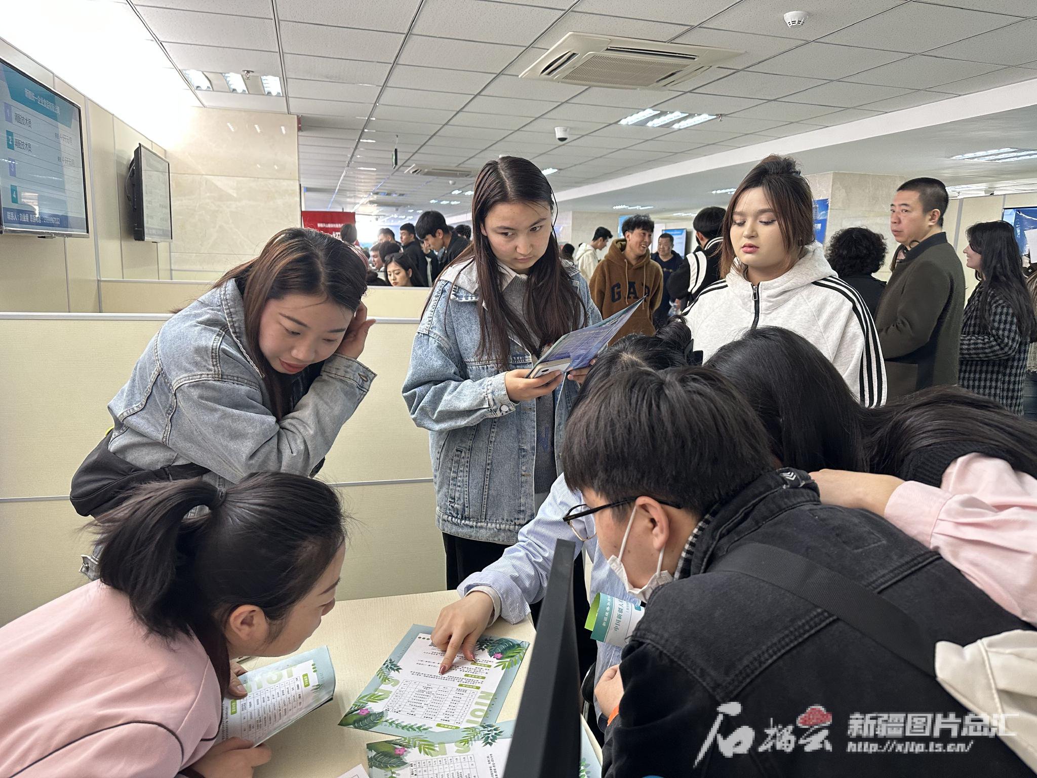 民生连线丨政策发力推动新疆高校毕业生就业创业
