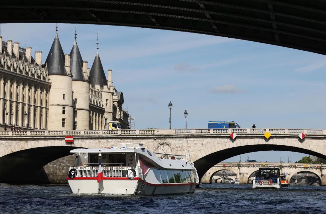 资料图：2023年7月17日，巴黎奥组委在法国塞纳河上进行了一场奥运会开幕式迷你彩排。新华社记者 高静 摄