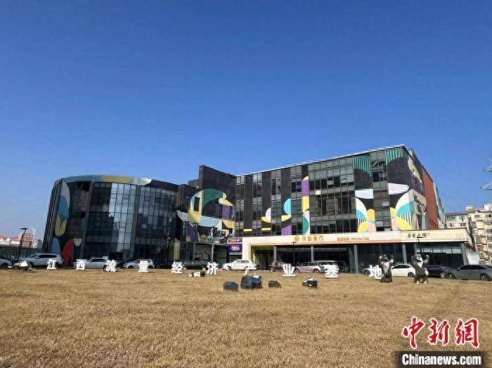 位于江西省南昌市青山湖区的“江西流量经济产业基地”，是江西规模较大的直播生态产业基地之一。王剑摄