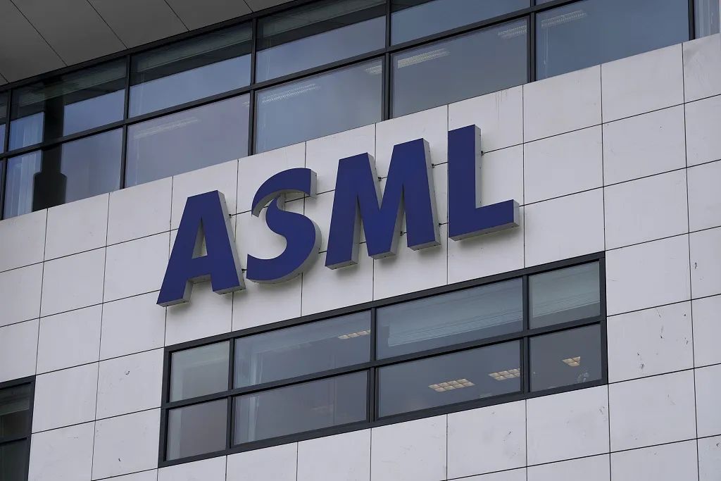 荷兰光刻机生产企业阿斯麦（ASML）标识 资料图（视觉中国）