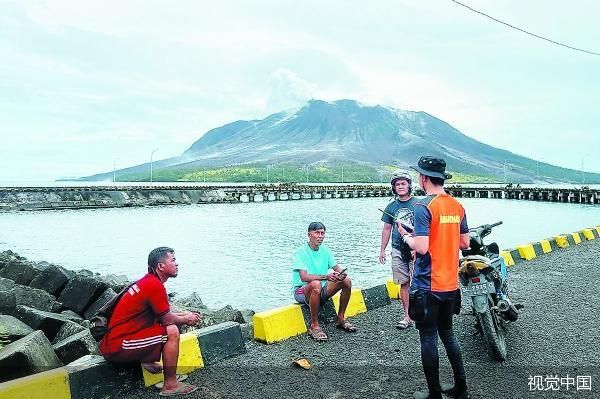 印尼火山喷发多地航班取消