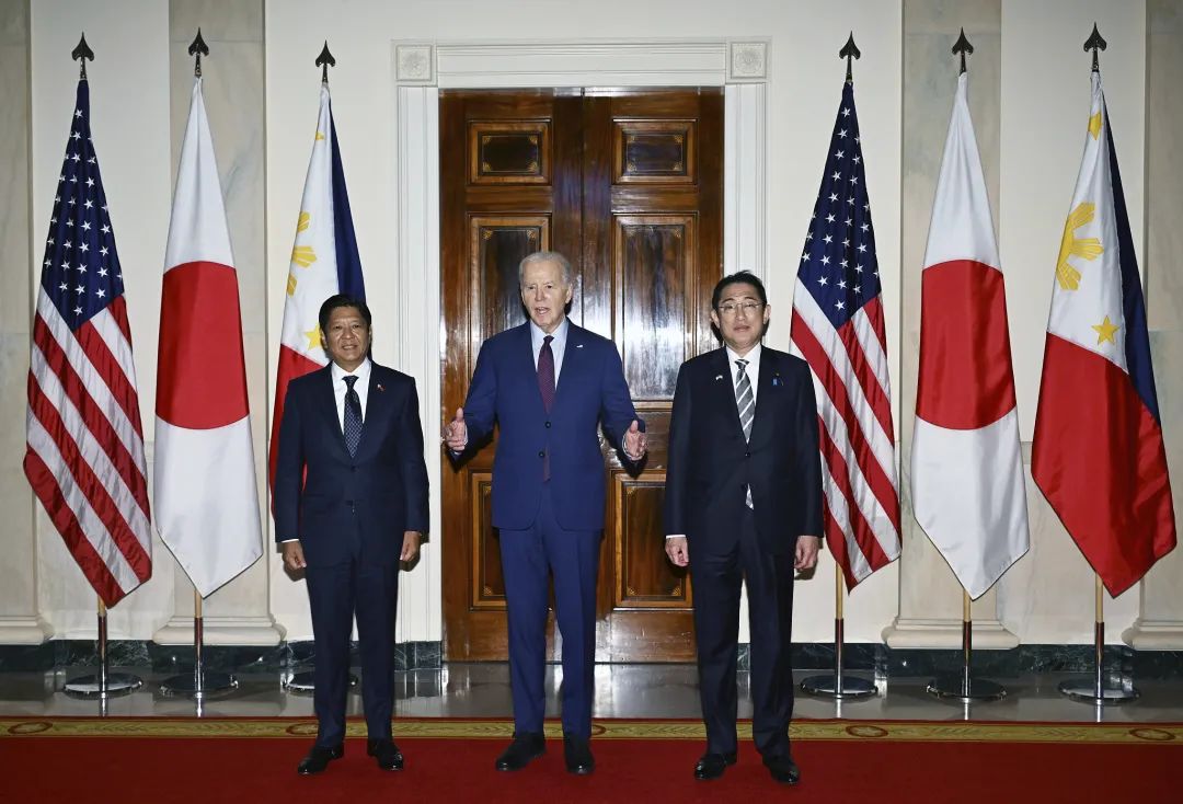 当地时间4月11日，美国、日本、菲律宾三国领导人在华盛顿举行会谈。图自视觉中国