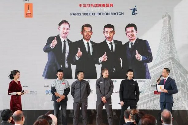 4月17日，林丹（左二）、陶菲克（左三）、李宗伟（右二）、盖德（右三）在活动中。新华社记者 张百慧 摄