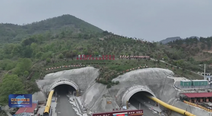 近日,s22天天高速安庆至潜山段营岭隧道开挖进尺突破1000米,标志着营