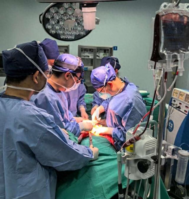 茹茹（化名）正在接受手术。上海市儿童医院供图