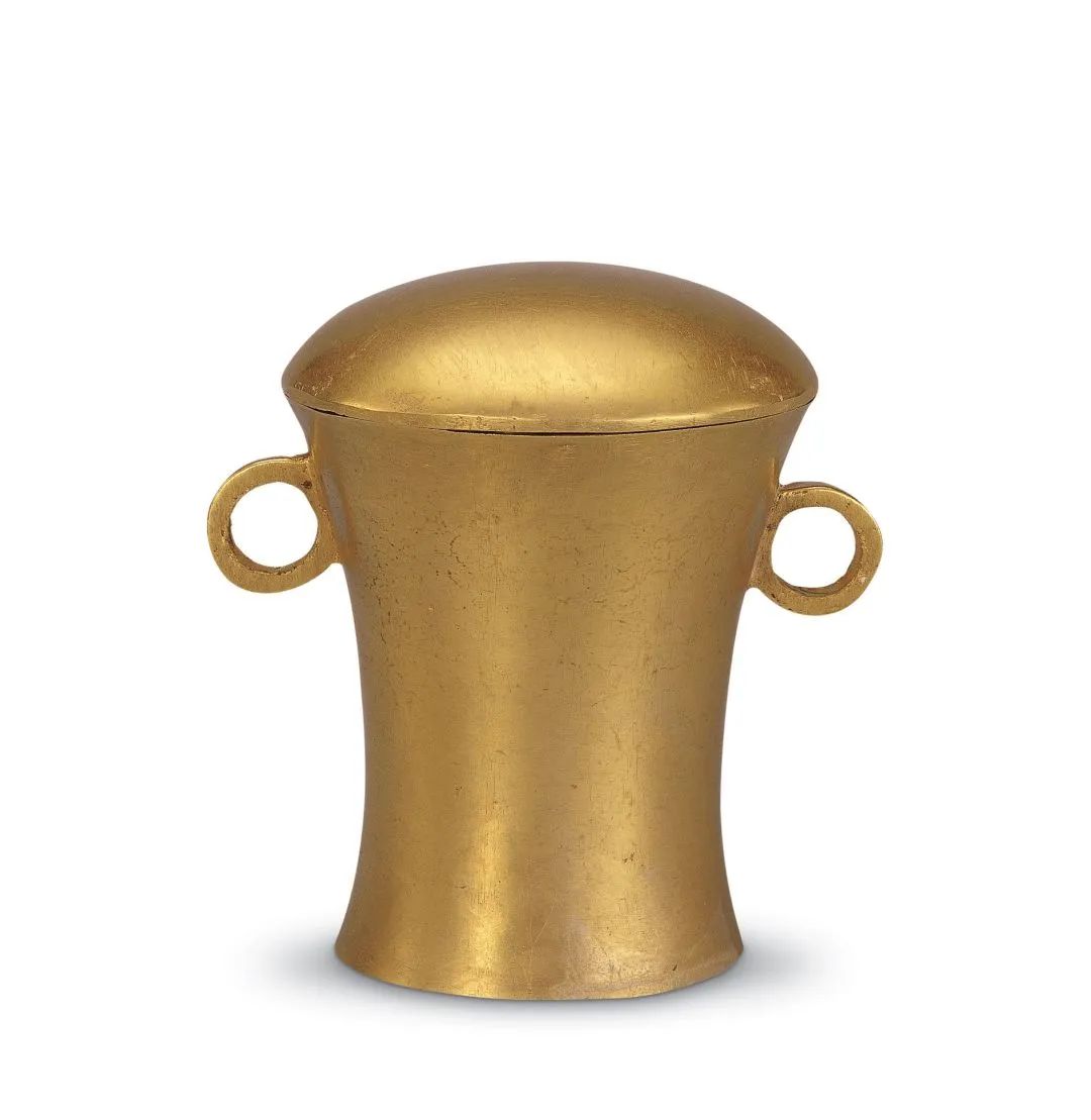双耳金杯，约433 BCE，战国早期 1978年随县擂鼓墩曾侯乙墓出土，现藏于湖北省博物馆