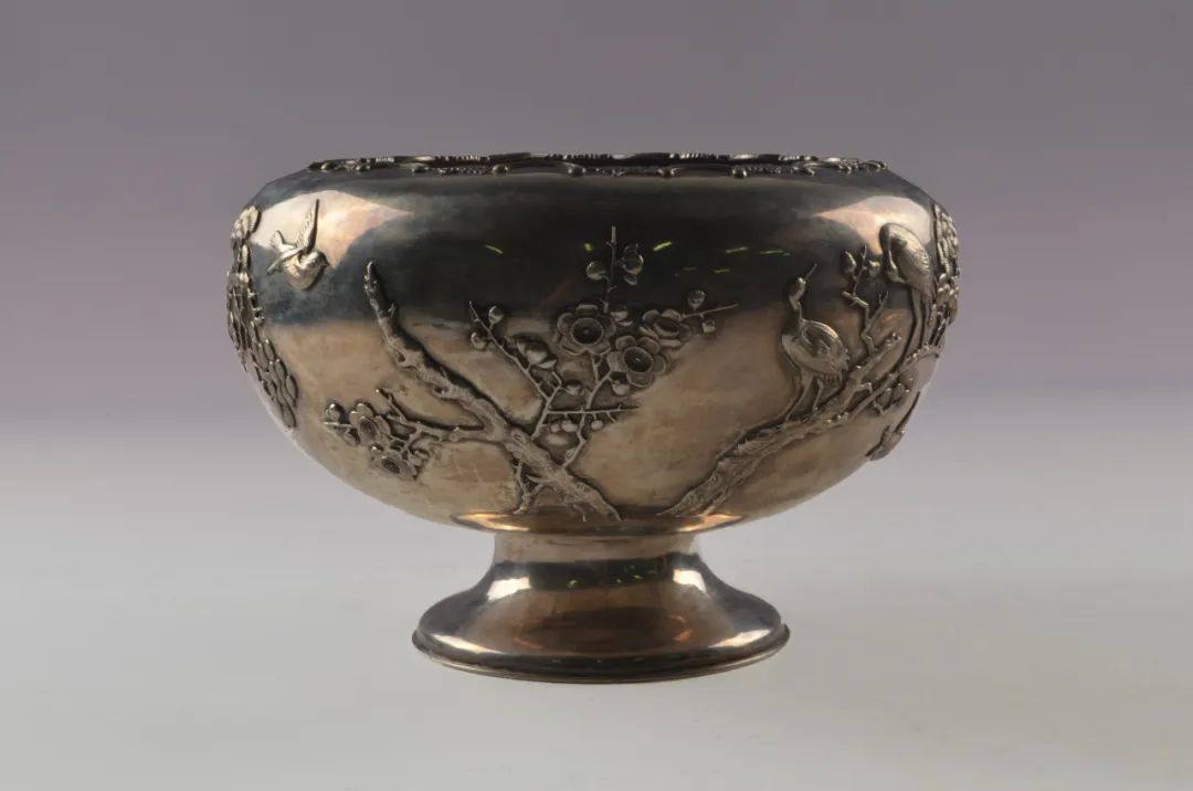 19世纪银錾松竹梅凤凰纹的净水器