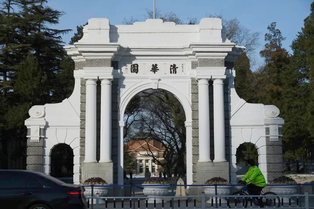 三个清华校友,争抢大模型一哥|清华大学_新浪财经_新浪网